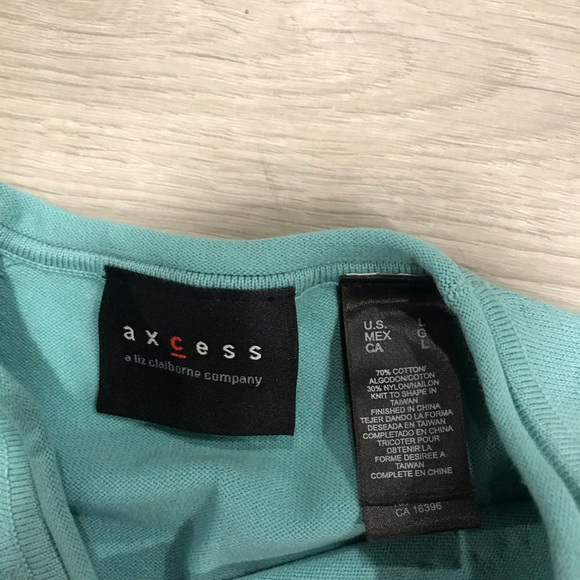 Women’s Sweater with Decorative flower - Picture 3 of 3